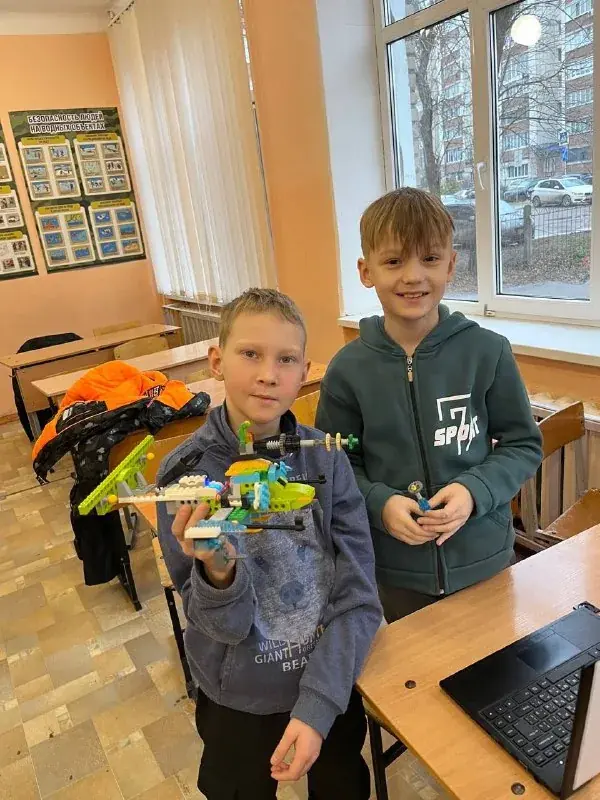 Урок программирования Scratch в клубе Роббург